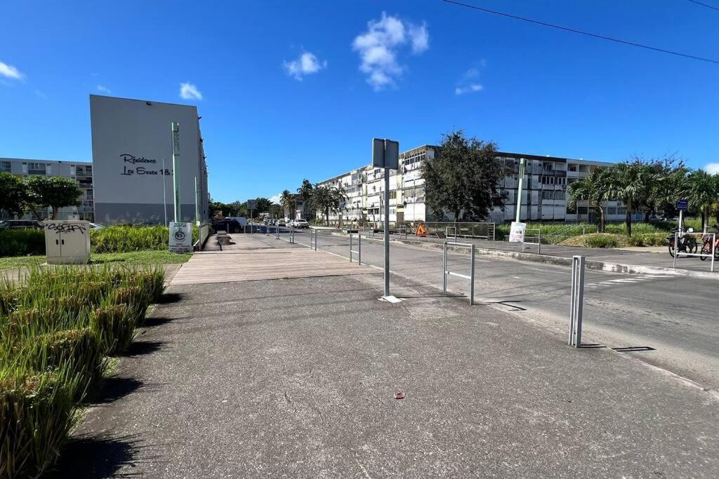 Appartement Proche Aeroport Au Rez-De-Chaussee Les Abymes Kültér fotó
